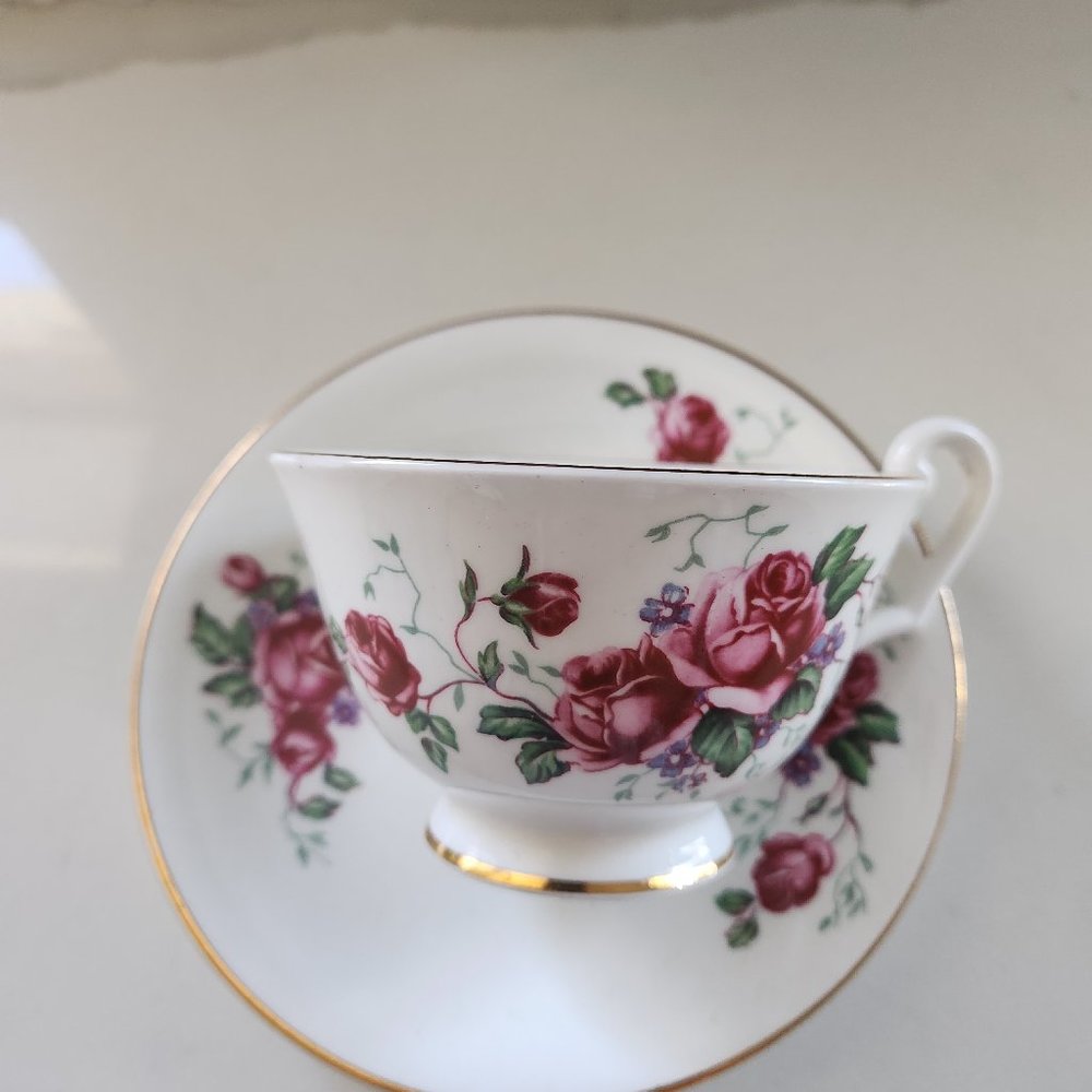 Tea cup & saucer Clarence bone china made un England